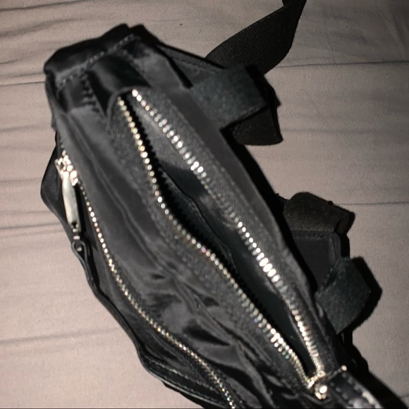 ALYX BUCKLE SHOULDER BAG - Picture 6 of 7